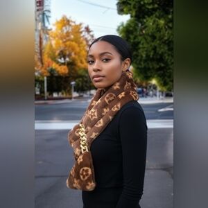 🔥LUX PLUSH SCARF🔥